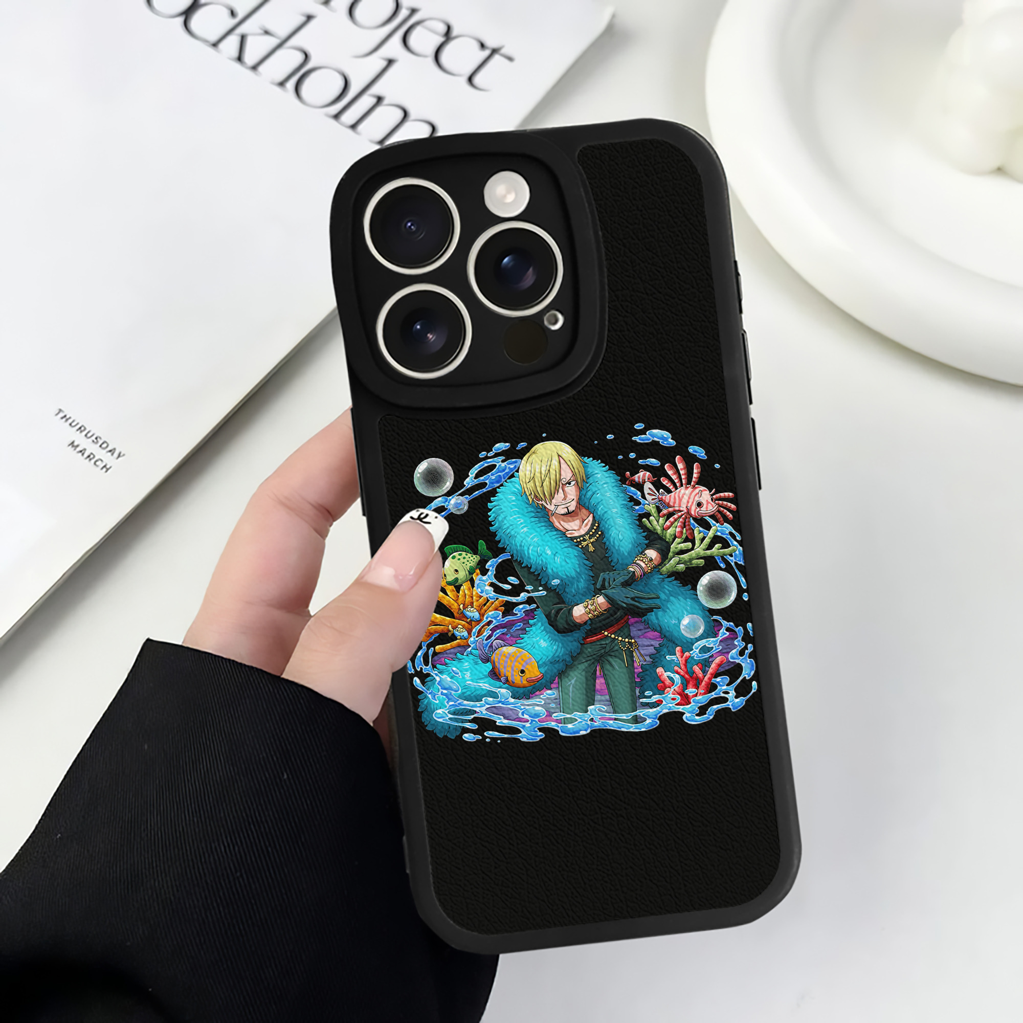 （画像用） ワンピース サンジ ONE PIECE Sanji 【iPhone 16シリーズ対応】シリコンスマホケース（レザー調） 材質：シリコン